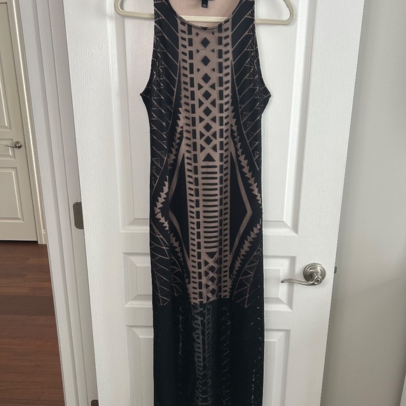 Geometric Print Sleeveless Maxi Dress | Modern Statement - Picture 2 of 4